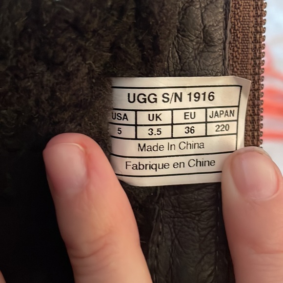 UGG fleece lined boots - Picture 3 of 6